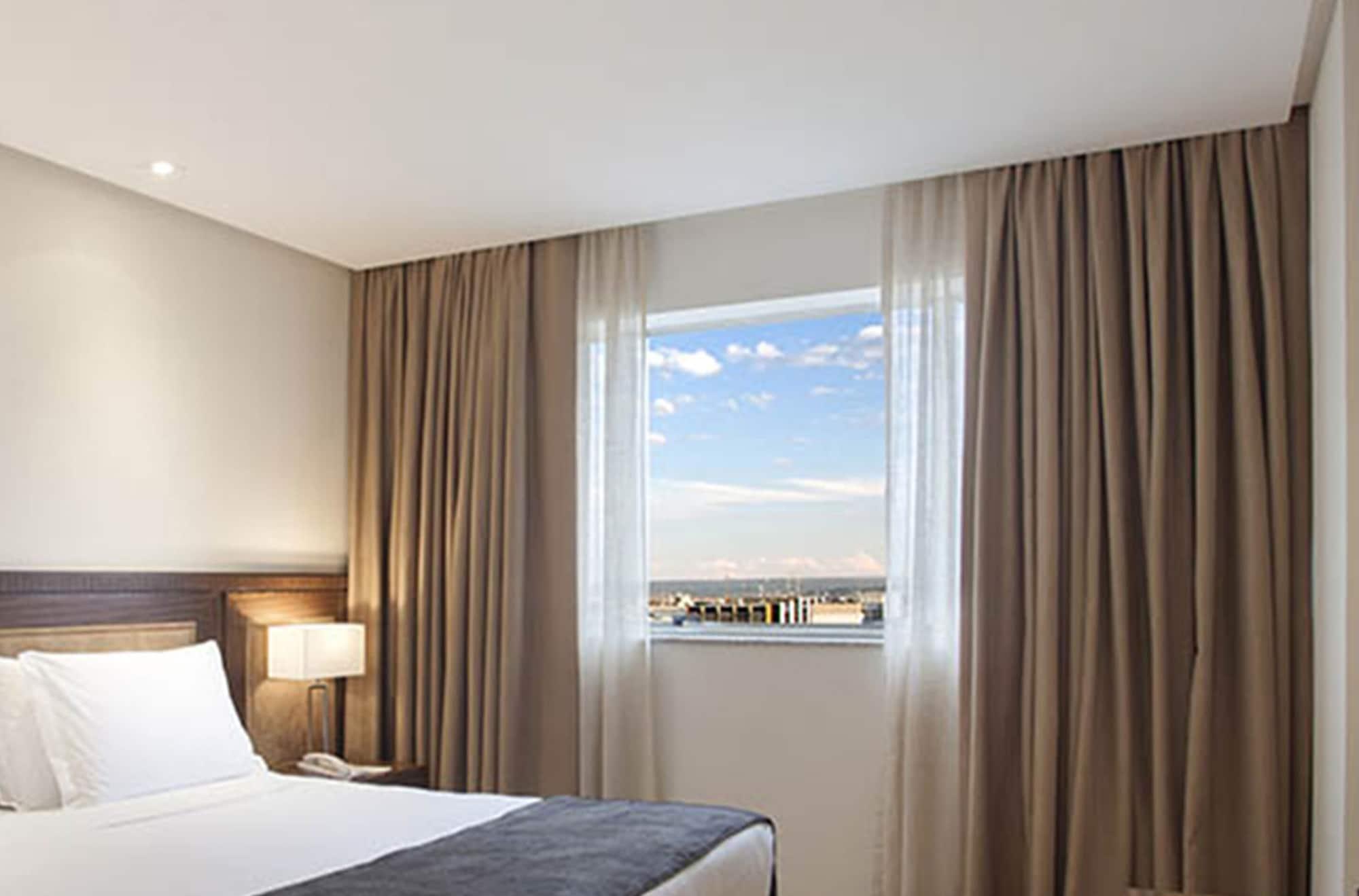 Windsor Plaza Brasilia Hotel Exterior photo Curtains in a bedroom